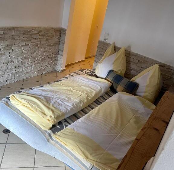 اتاق خانوادگی, Gästezimmer Lercher