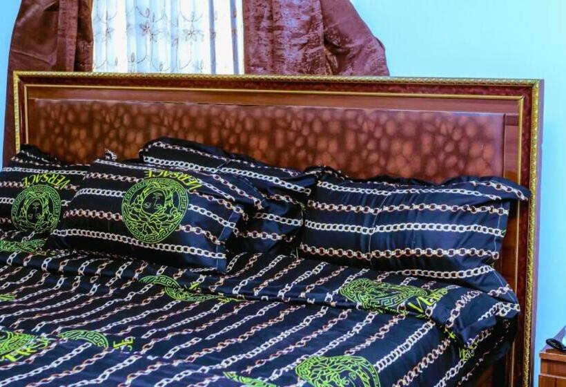 استودیو خانوادگی, Lugbe Guest House By Select On Airport Rd, 3rooms, 3 King Sized Beds