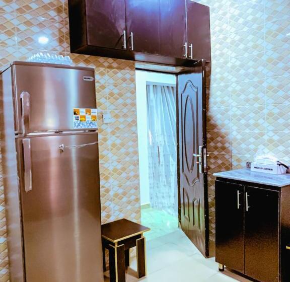 استودیو خانوادگی, Lugbe Guest House By Select On Airport Rd, 3rooms, 3 King Sized Beds