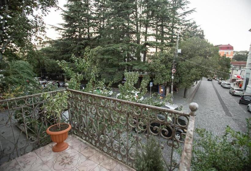 اتاق اکونومی, Moedani Very Center Apartments In Kutaisi