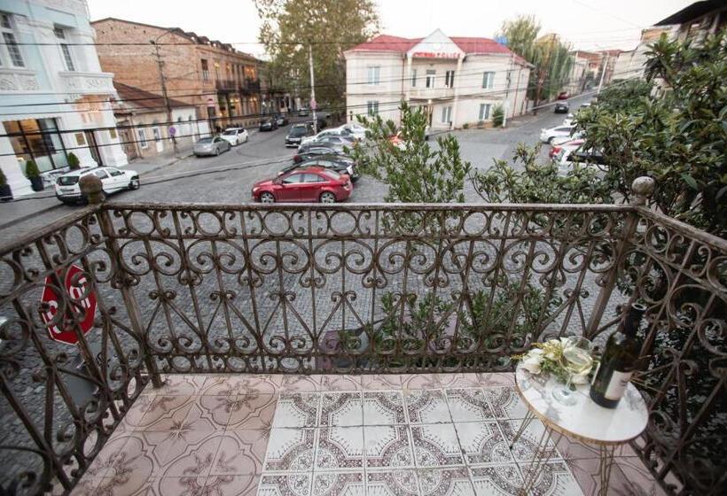 اتاق استاندارد سه نفره, Moedani Very Center Apartments In Kutaisi