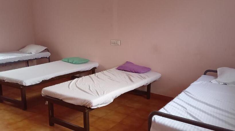 共用房间的床, Amma Inn Highway
