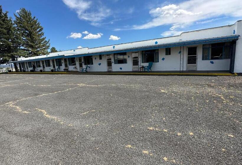 Номер Стандарт, Maverick Motel