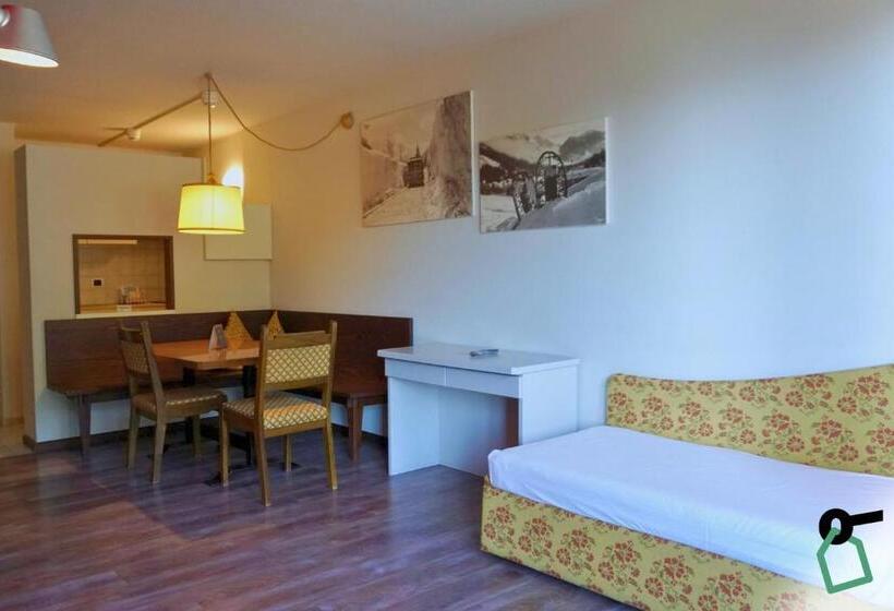 Апартаменты 1 Спальня с Балконом, Hotiday Apartment Collection   Campiglio Grostè