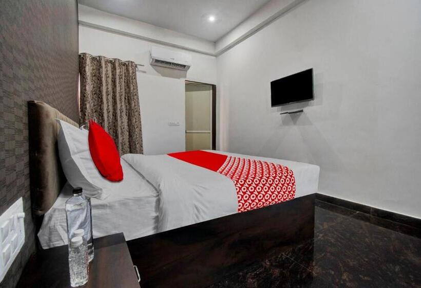 트리플 클래식 룸, Oyo Flagship Hotel Rajshree