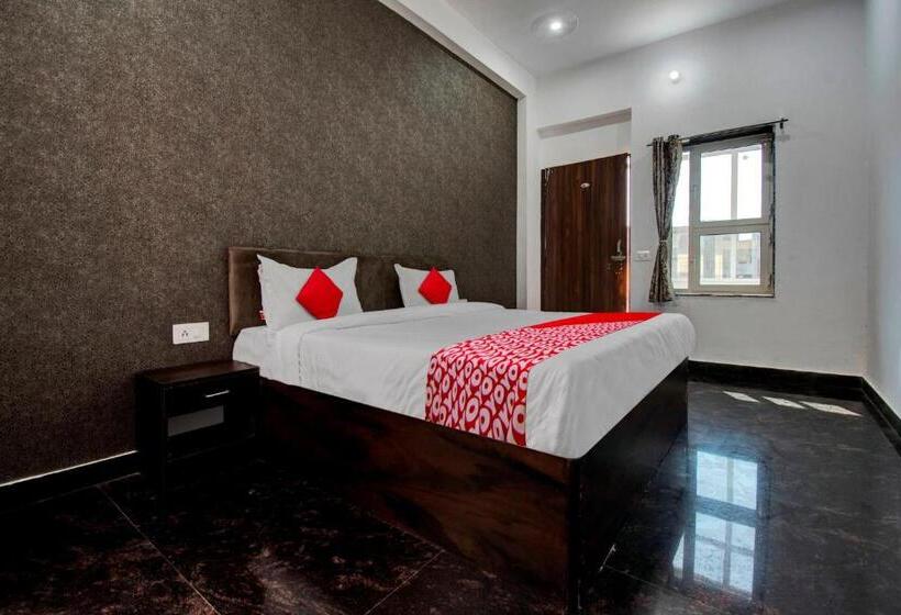 트리플 클래식 룸, Oyo Flagship Hotel Rajshree