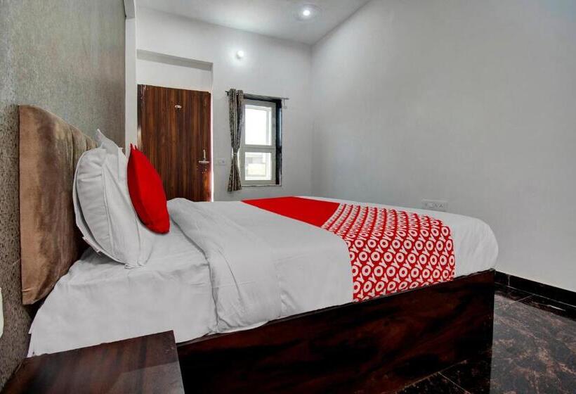 트리플 클래식 룸, Oyo Flagship Hotel Rajshree