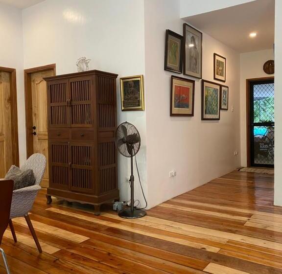 اتاق استاندارد با چشم‌انداز استخر, Balai Benedicere Bed & Breakfast