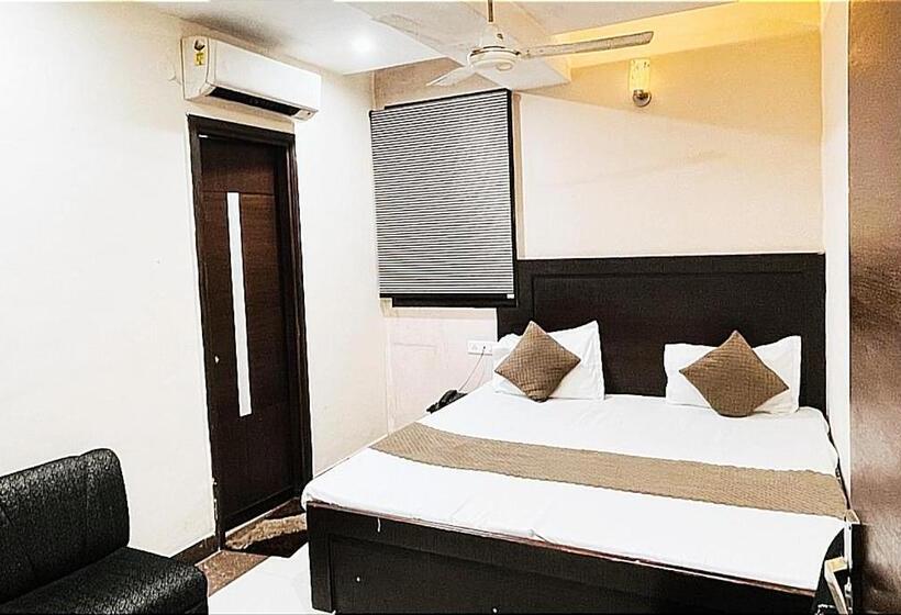 Номер Deluxe Кровать Кинг, City Night    Near Ludhiana Railway Station   Super Suites Rooms    Special For Families, Couples &
