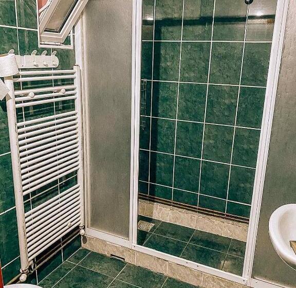 اتاق استاندارد چهار تخته, Vila Ivan