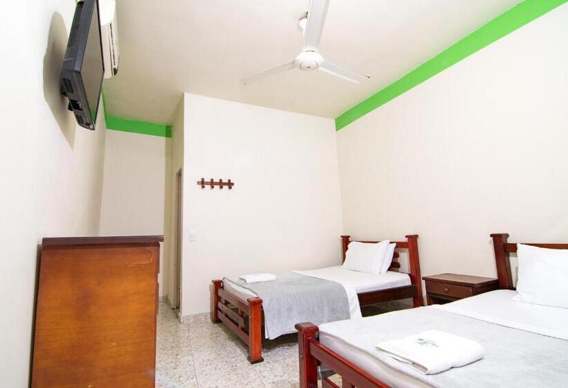 اتاق اکونومی, Montanar Home