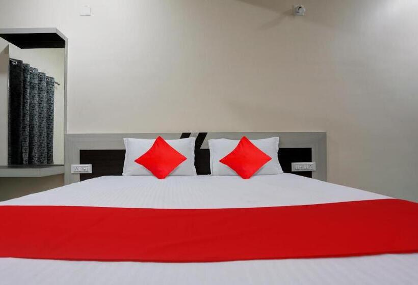 Трехместный Номер Классика, Oyo Flagship Hotel Divine Inn