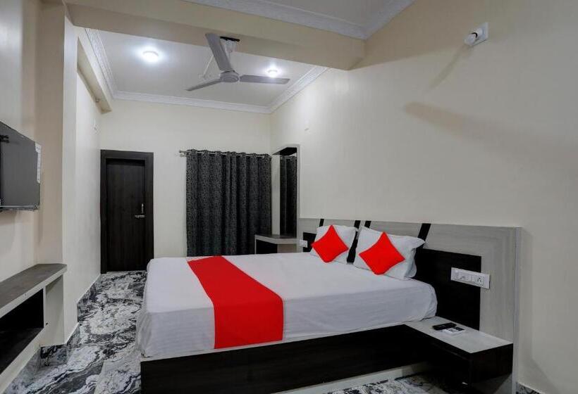 Трехместный Номер Классика, Oyo Flagship Hotel Divine Inn