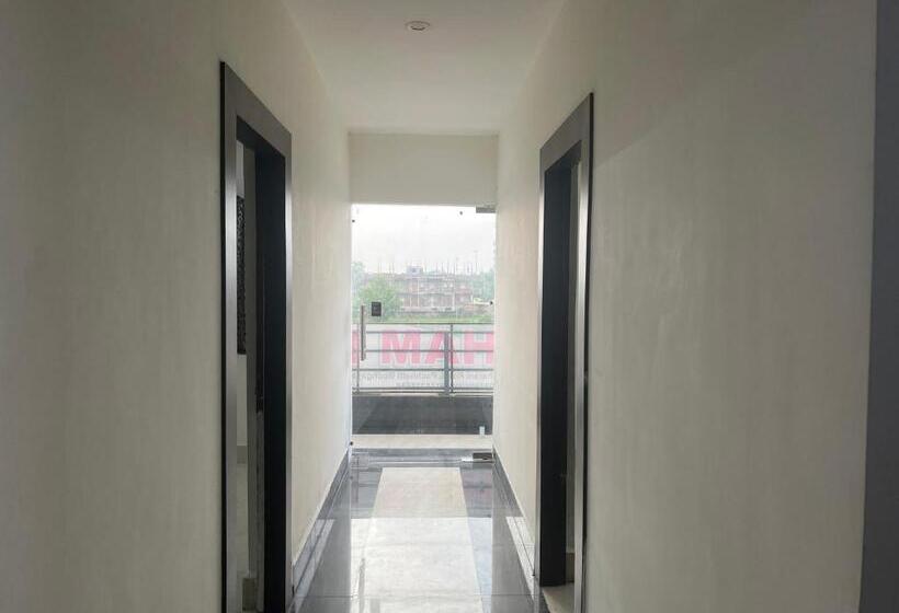 اتاق لوکس با بالکن, Shubham House