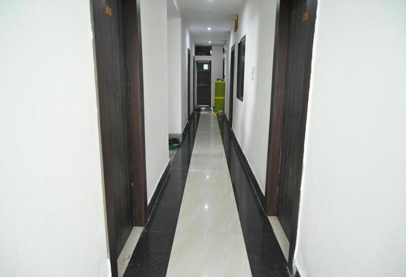اتاق لوکس با بالکن, Shubham House