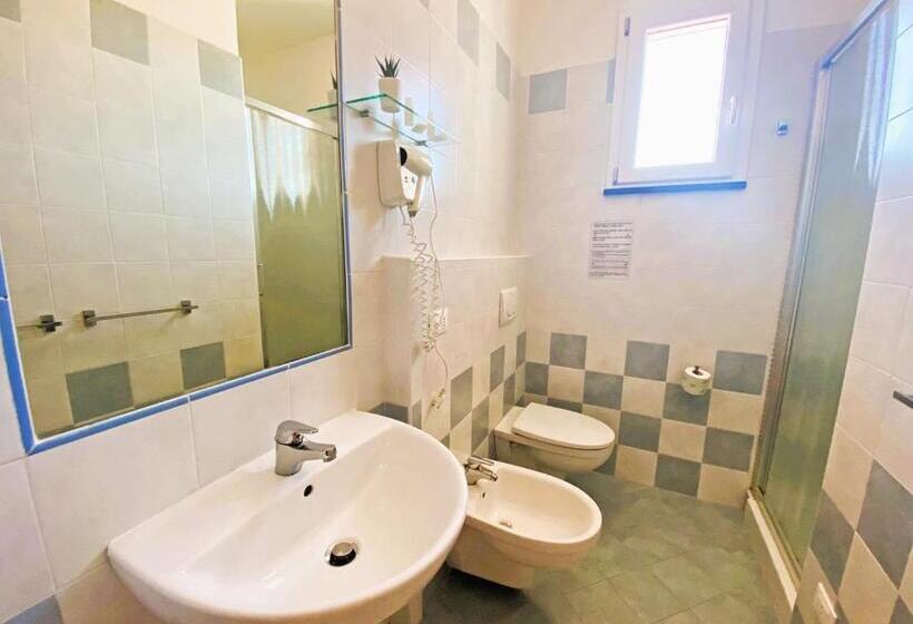带1个卧室的公寓, Residence With Swimming Pool In Mazzanta Just 600 Meters From The Beach