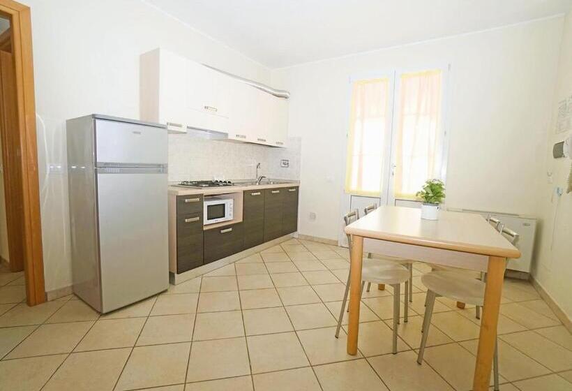 带1个卧室的公寓, Residence With Swimming Pool In Mazzanta Just 600 Meters From The Beach