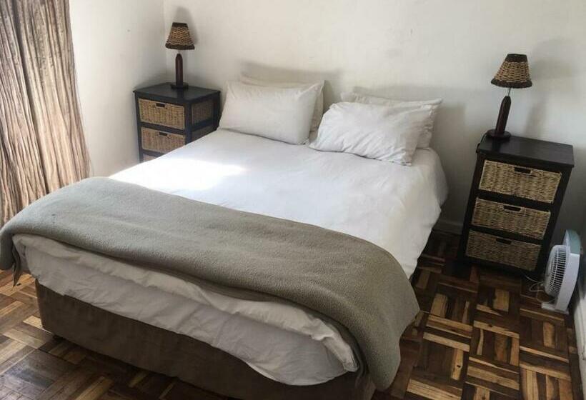 اتاق استاندارد, Green Elephant Backpackers