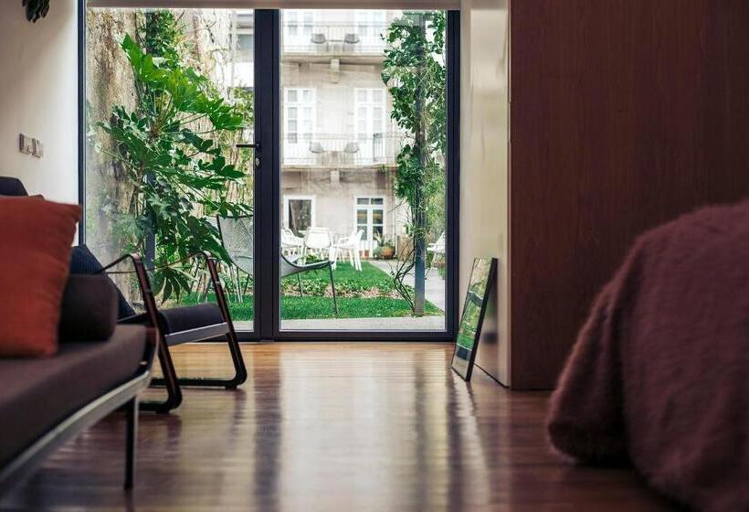 اتاق لوکس با چشم‌انداز باغ, Rosa Et Al Townhouse