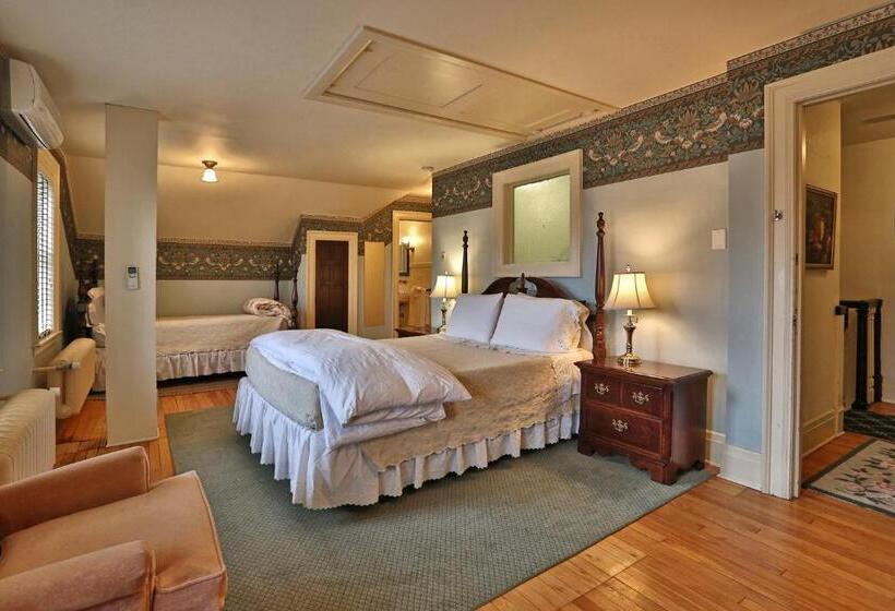 Номер Стандарт Трехместный, Stone Chalet Bed & Breakfast Inn