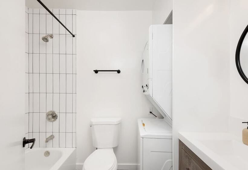 Студия Стандарт, Fenix Hotel Hollywood