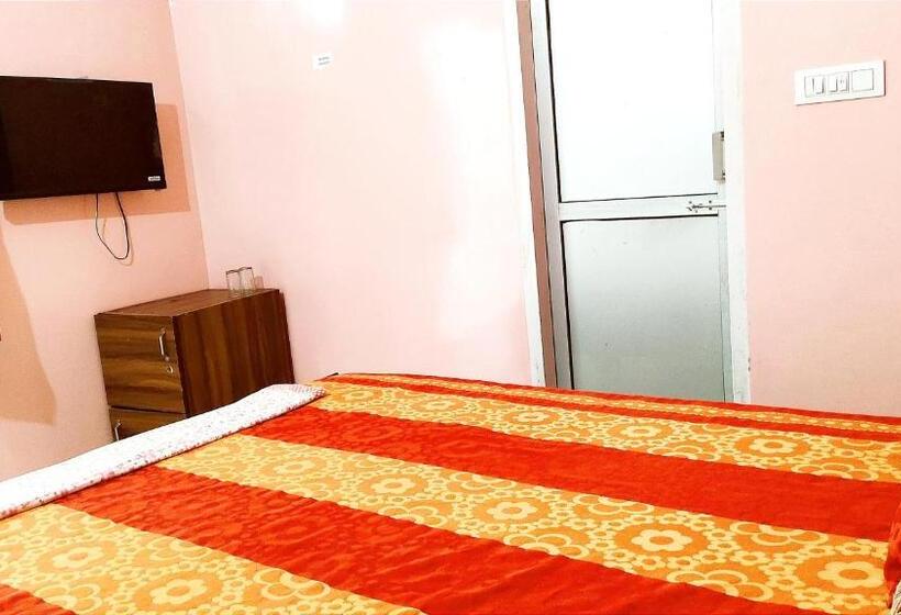 Номер Economy, Helix    Rajpura    Budget Rooms For Family, Couples, Solo Travellers