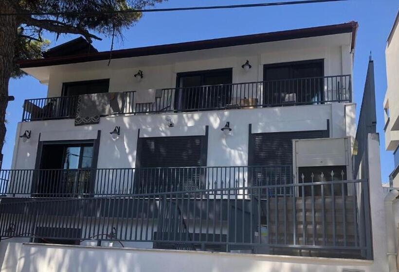 Номер Стандарт Трехместный, Lulubay Rooms & Suites