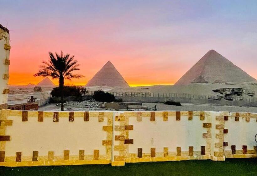 سوییت لوکس, White House Pyramids View