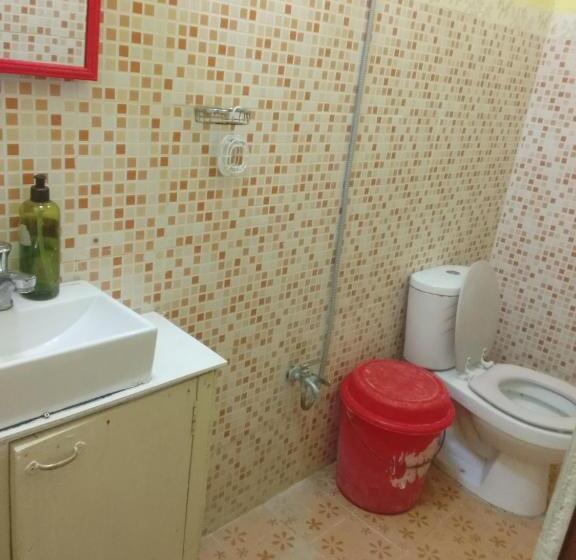 标准间, Cronin Residence