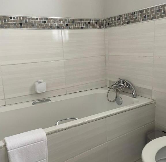 Quarto Deluxe, 473 On Cliff