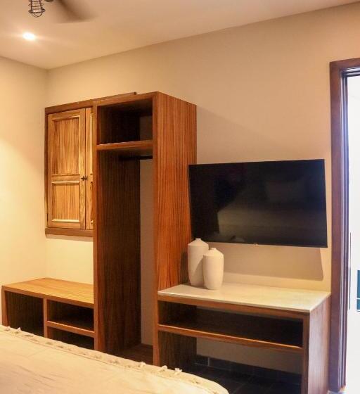 Deluxe Suite King Bed, Boutique Gloriagave
