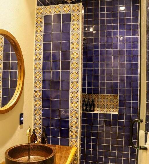 سوییت لوکس, Boutique Gloriagave