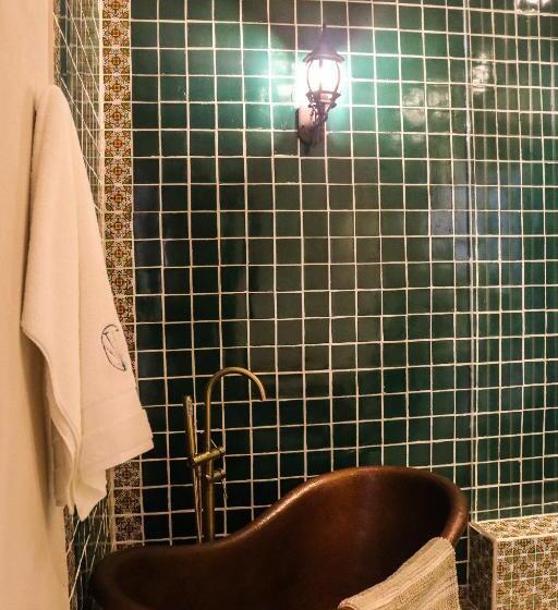 سوییت لوکس, Boutique Gloriagave