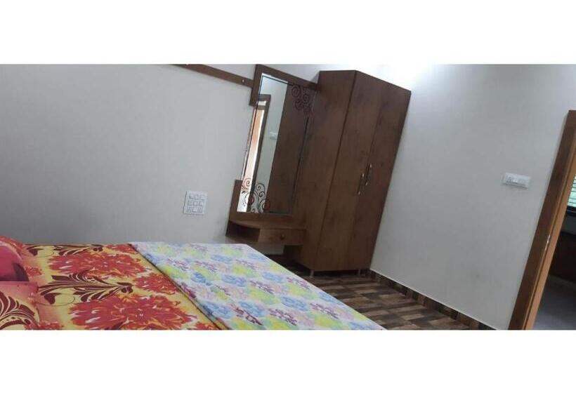 اتاق لوکس, Omkar Farm House, Bhuj