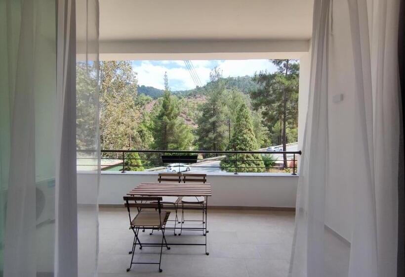 标准间带阳台, Rifugio Retreat Bed&breakfast