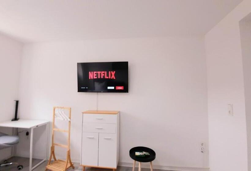 Апартаменты 2 Спальни, Gemütliche Unterkünfte Für Längeren Aufenthalt Und Monteure Inkl Balkon, Waschmaschine, Wifi, Küche