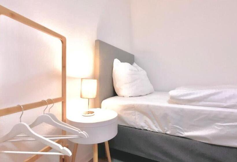 Апартаменты 2 Спальни, Gemütliche Unterkünfte Für Längeren Aufenthalt Und Monteure Inkl Balkon, Waschmaschine, Wifi, Küche