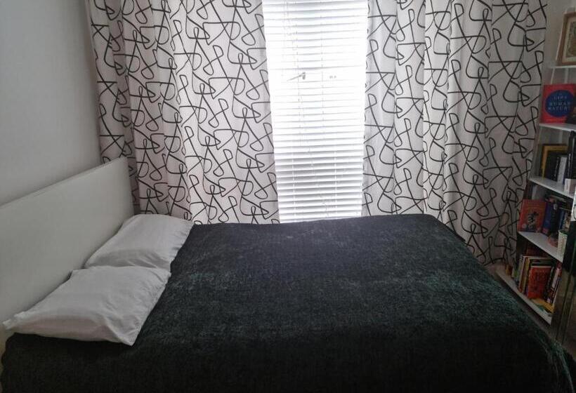 Трехместный Номер Стандарт Совместная Ванная, Large Room With Flat Tv Netflix