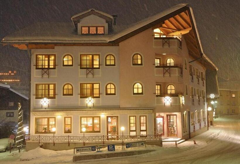اتاق سوپریور خانوادگی, Heart Hotel Himmelberg