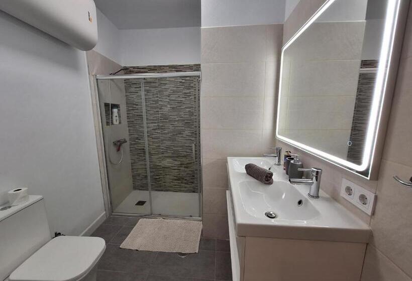 اتاق استاندارد سه نفره, Habitacion Con Baño Privado En Un Piso Con Familia
