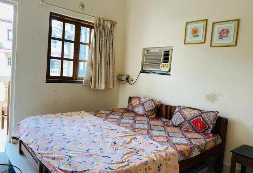 דירת חדר נוף לבריכה, Holidays Beach Apartments Goa