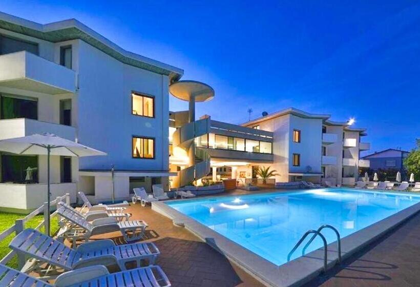 Студио Стандарт с Террасой, Isa Residence With Swimming Pool In Marina Di Cecina Only 700 Meters From The Sea, Studio Apartments