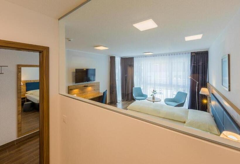 Номер Deluxe, Blattnerhof