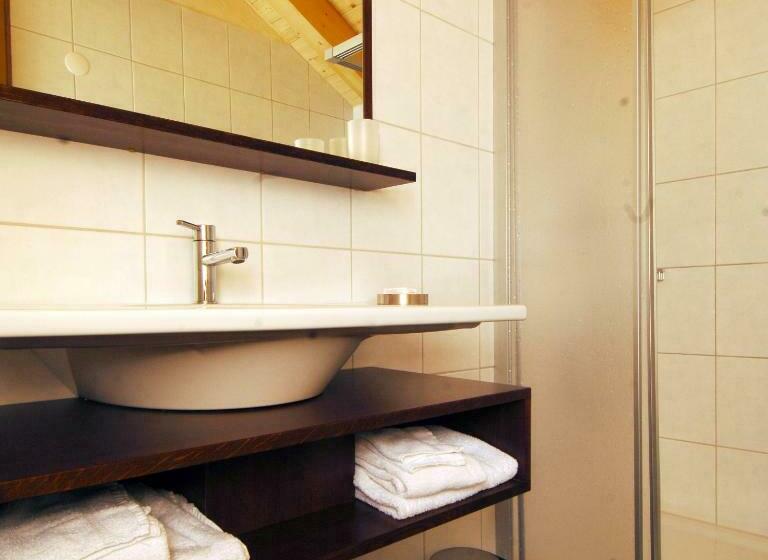 اتاق استاندارد با بالکن, Viktoria Leukerbad Therme