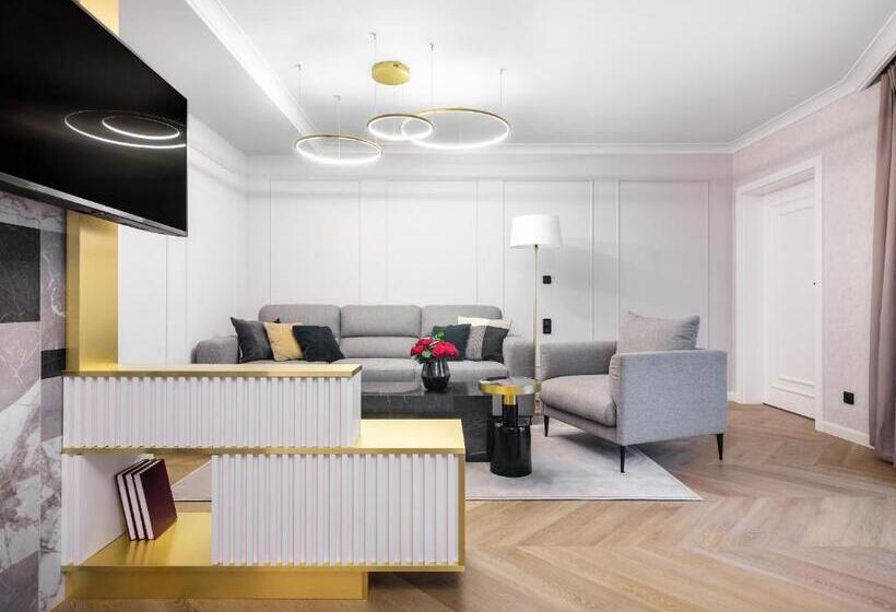 سوییت لوکس, Golden Queen Deluxe Jacuzzi Apartments   Old Town