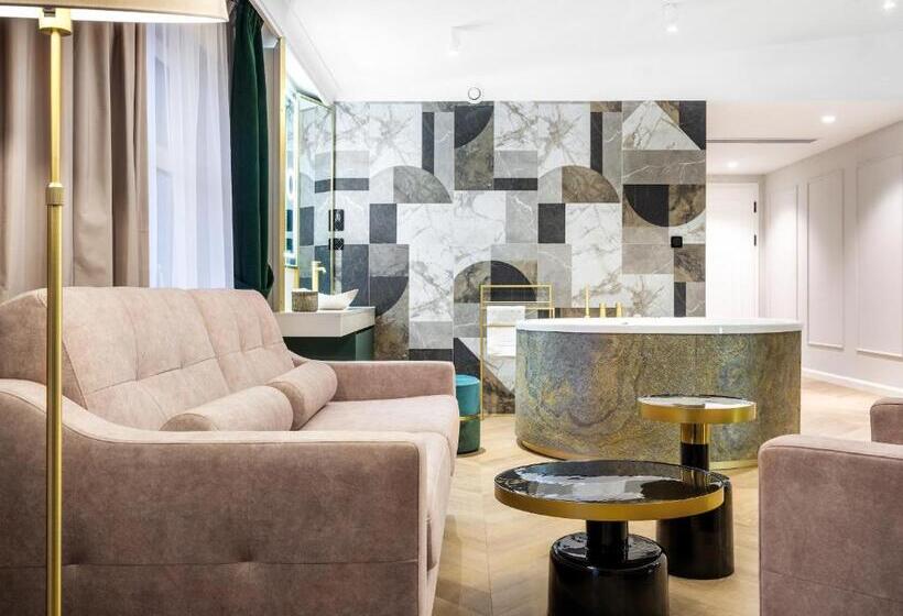 سوییت لوکس, Golden Queen Deluxe Jacuzzi Apartments   Old Town
