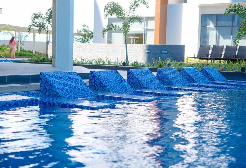 Quarto Familiar Vista Mar, Mactan Newtown Condo By Ejb
