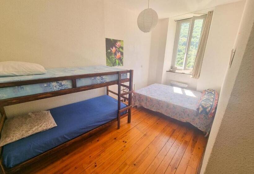 Кровать в Общей Комнате, Auberge Du Crabère