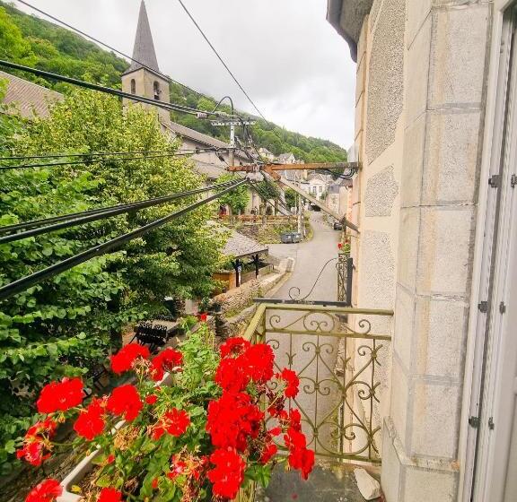 Семейный Номер, Auberge Du Crabère