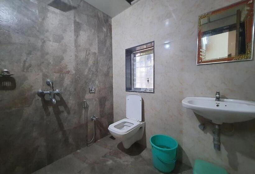 Номер Стандарт Вид на Бассейн, Saifarm Resort Lonavala